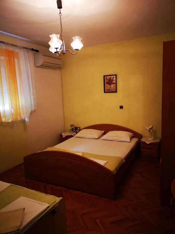 Apartments Anita Sibinj Krmpotski Ngoại thất bức ảnh