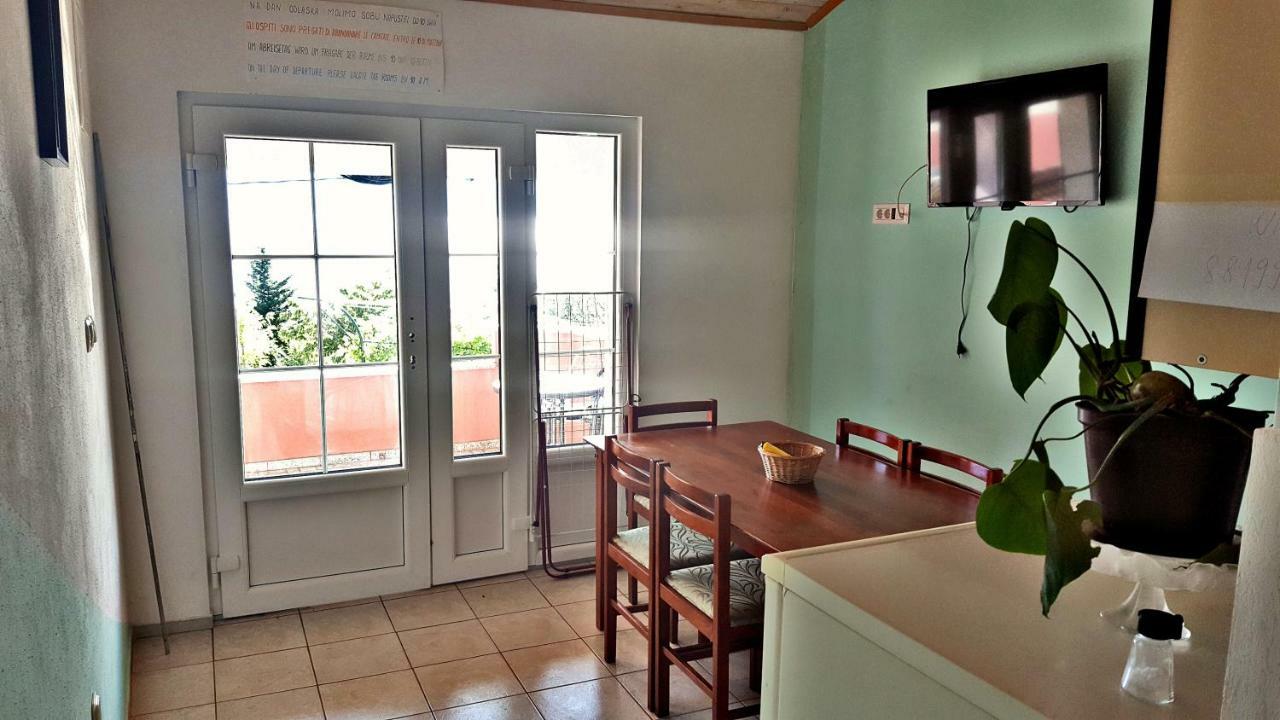 Apartments Anita Sibinj Krmpotski Ngoại thất bức ảnh