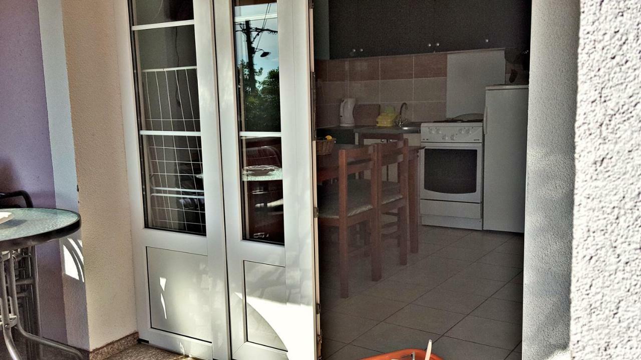 Apartments Anita Sibinj Krmpotski Ngoại thất bức ảnh