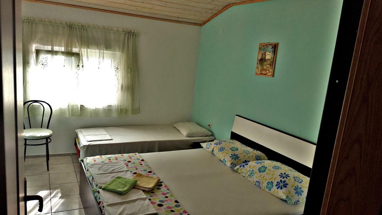 Apartments Anita Sibinj Krmpotski Ngoại thất bức ảnh