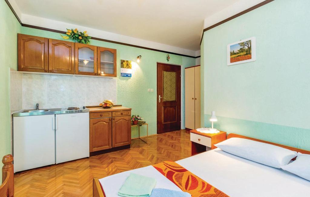 Apartments Anita Sibinj Krmpotski Ngoại thất bức ảnh