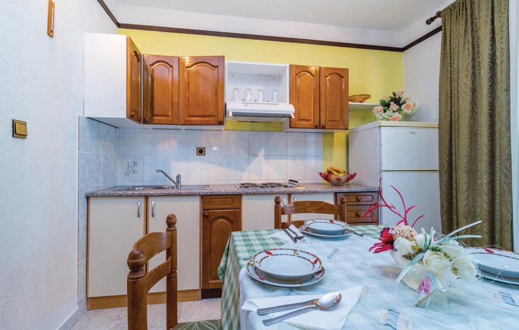 Apartments Anita Sibinj Krmpotski Ngoại thất bức ảnh