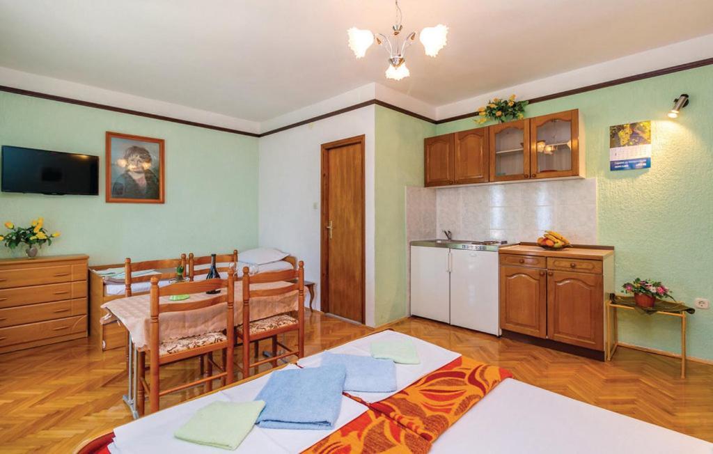 Apartments Anita Sibinj Krmpotski Ngoại thất bức ảnh